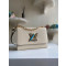 LOUIS VUITTON-M21032 트위스트 MM