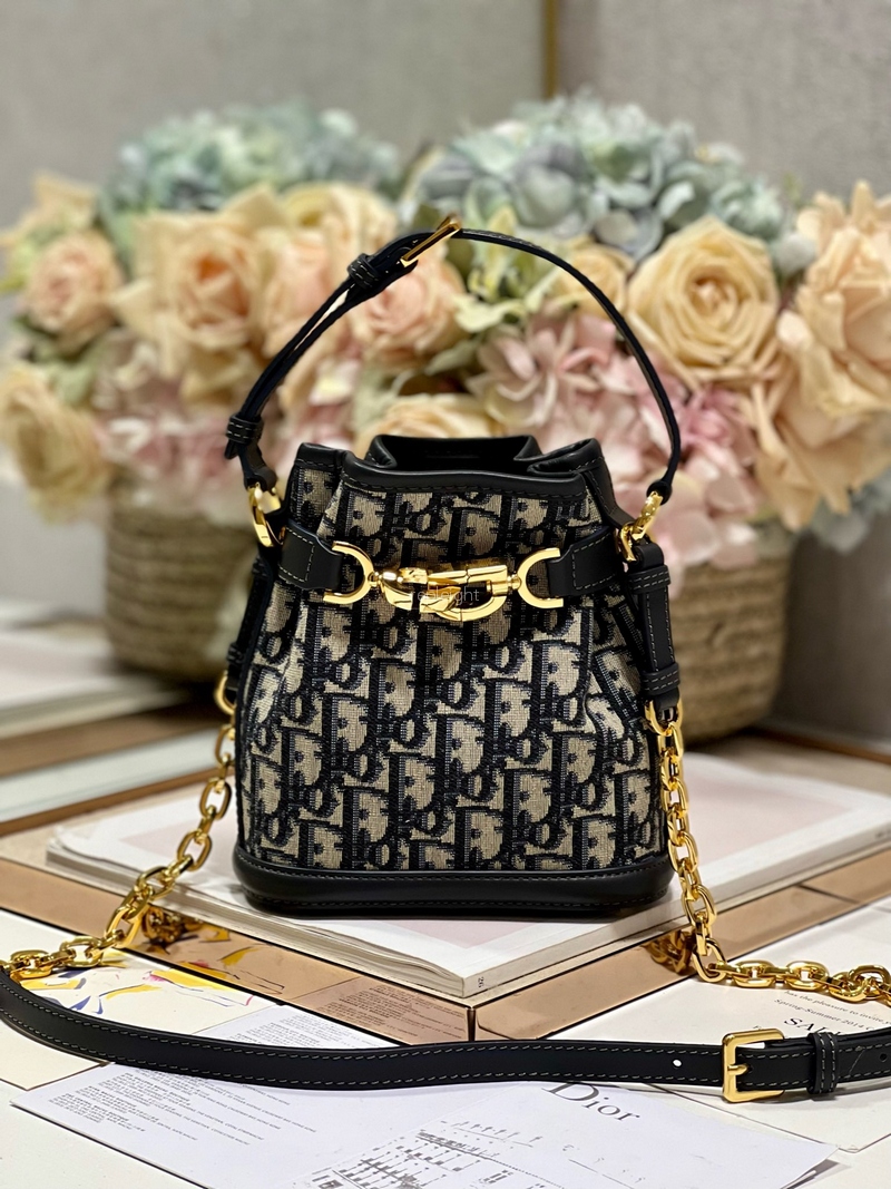 DIOR- M2272UTZQ_M928 C'EST DIOR 스몰 백