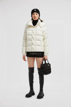 몽클레어-MONCLER K20931A0010254A81 Maya 70 Hooded Short Down Jacket