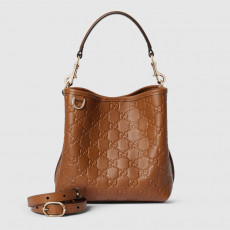 GUCCI-구찌 815118 AAFDV 2718 브라운 GG 엠블럼 스몰 버킷백