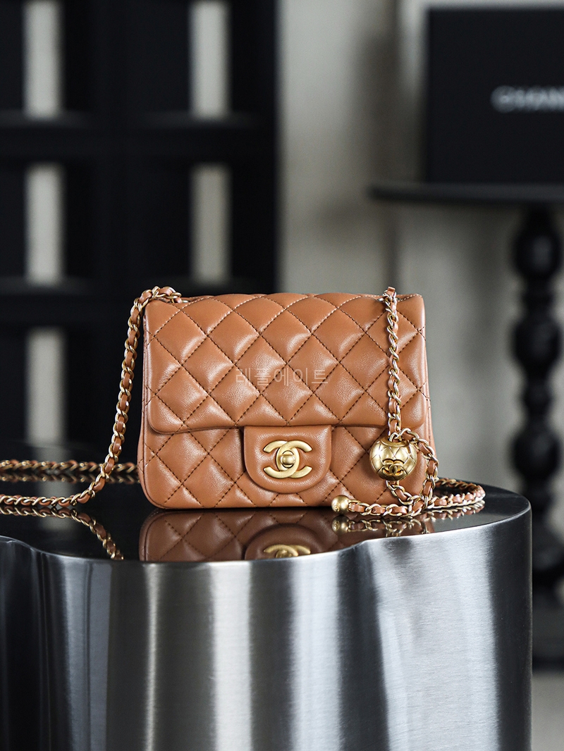 샤넬 AS1786 CHANEL 미니 골드볼 플랩 핸드백