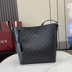 GUCCI-구찌 848881 AAFDV 1000 블랙 GG 엠블럼 스몰 숄더백