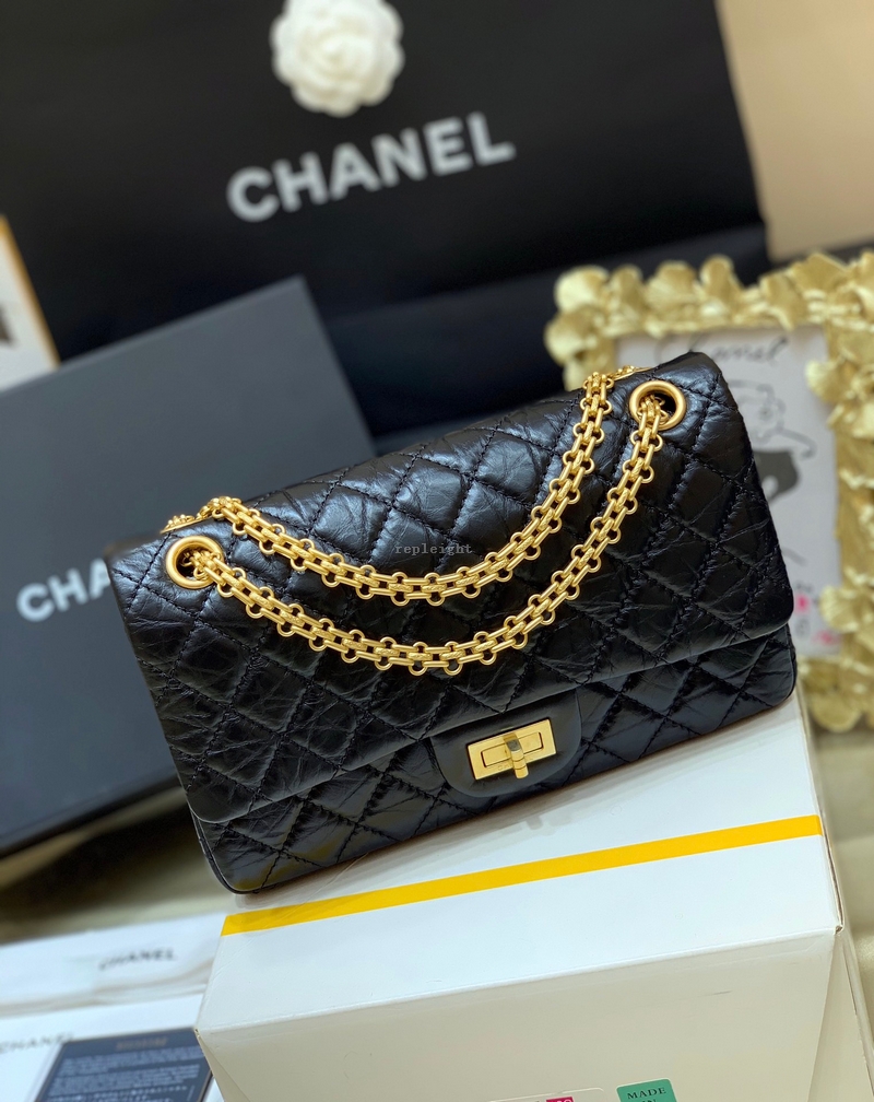 CHANEL-샤넬 A37586-Y04634-C3906 2.55  플랩 백