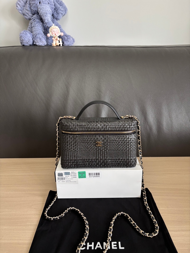 CHANEL-샤넬 AP1341-B23292-94305 2026 봄 여름 프리-컬렉션 클래식 체인 코스메틱 케이스