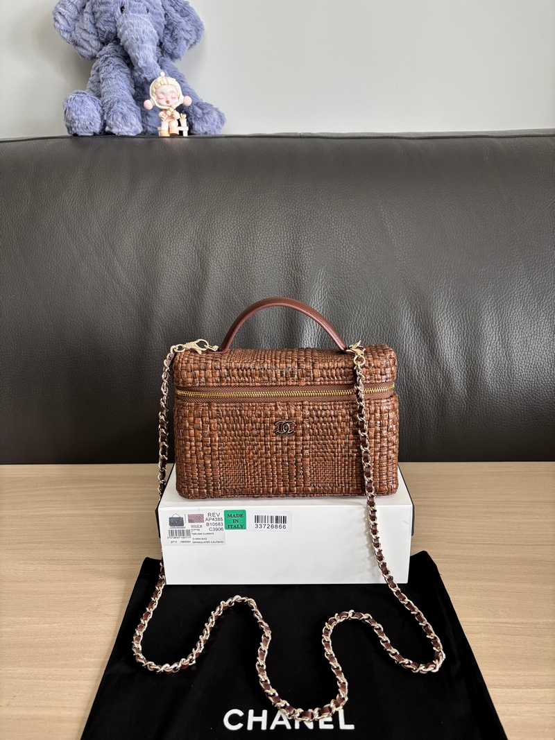CHANEL-샤넬 AP4385-B23292-U7511 2026 봄 여름 프리-컬렉션 클래식 체인 코스메틱 케이스